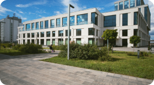 المنشآت التعليمية والصحية